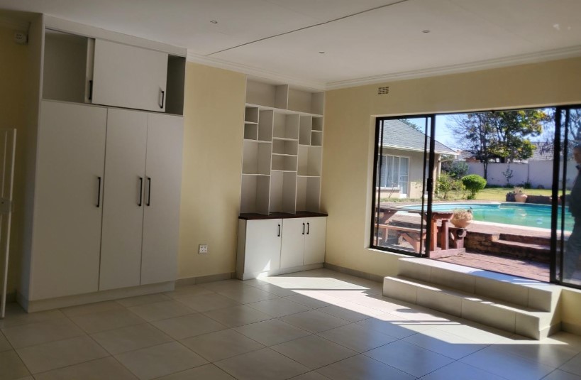 4 Bedroom Property for Sale in Mondeor Gauteng