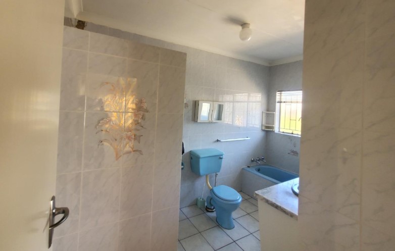 4 Bedroom Property for Sale in Mondeor Gauteng