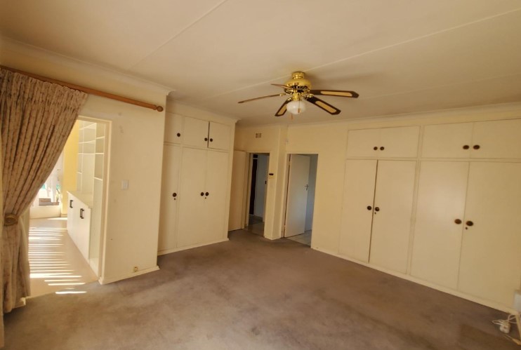 4 Bedroom Property for Sale in Mondeor Gauteng