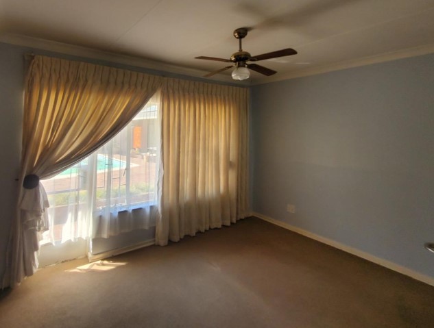 4 Bedroom Property for Sale in Mondeor Gauteng