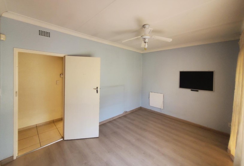 4 Bedroom Property for Sale in Mondeor Gauteng