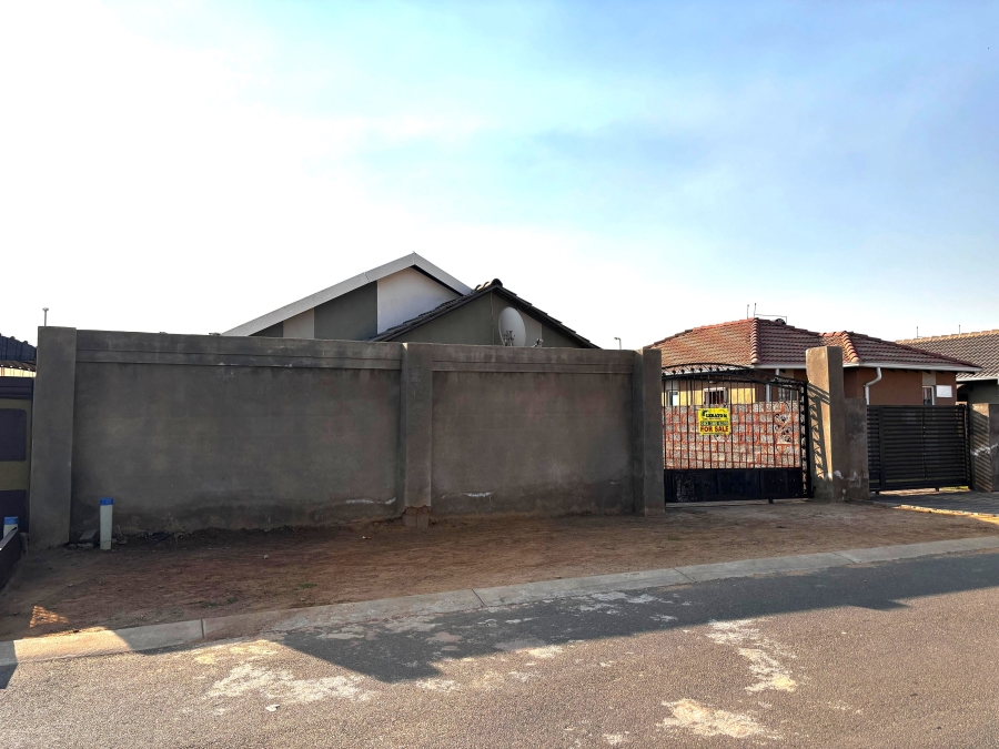 3 Bedroom Property for Sale in Windmill Park Gauteng