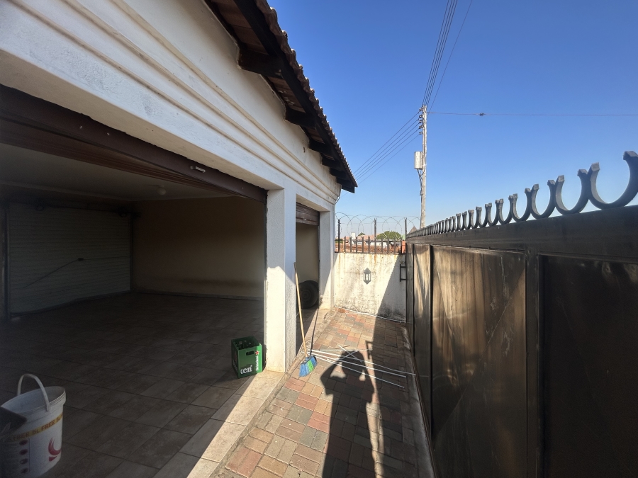 5 Bedroom Property for Sale in Soshanguve L Gauteng
