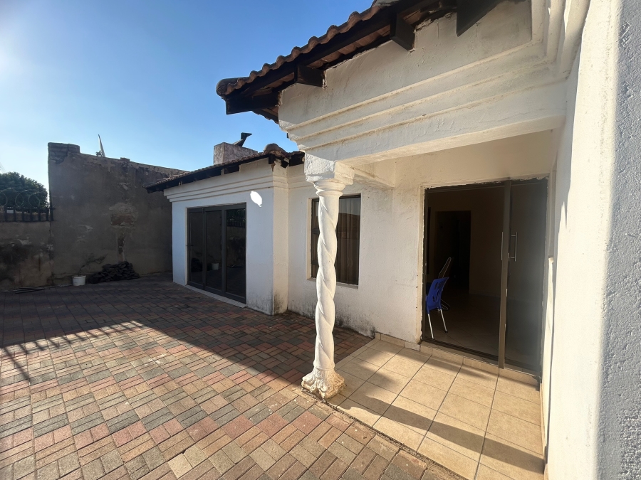 5 Bedroom Property for Sale in Soshanguve L Gauteng
