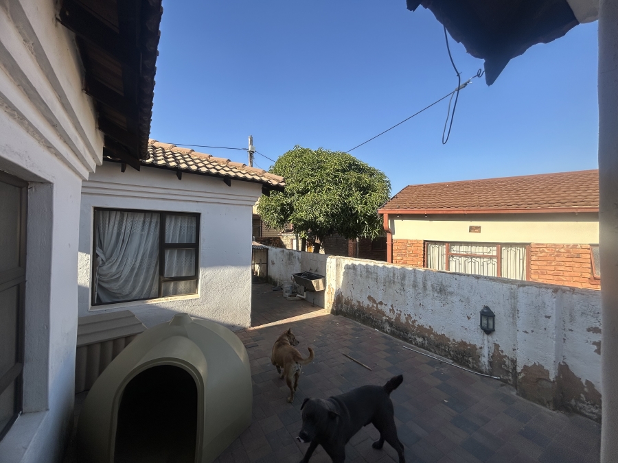 5 Bedroom Property for Sale in Soshanguve L Gauteng