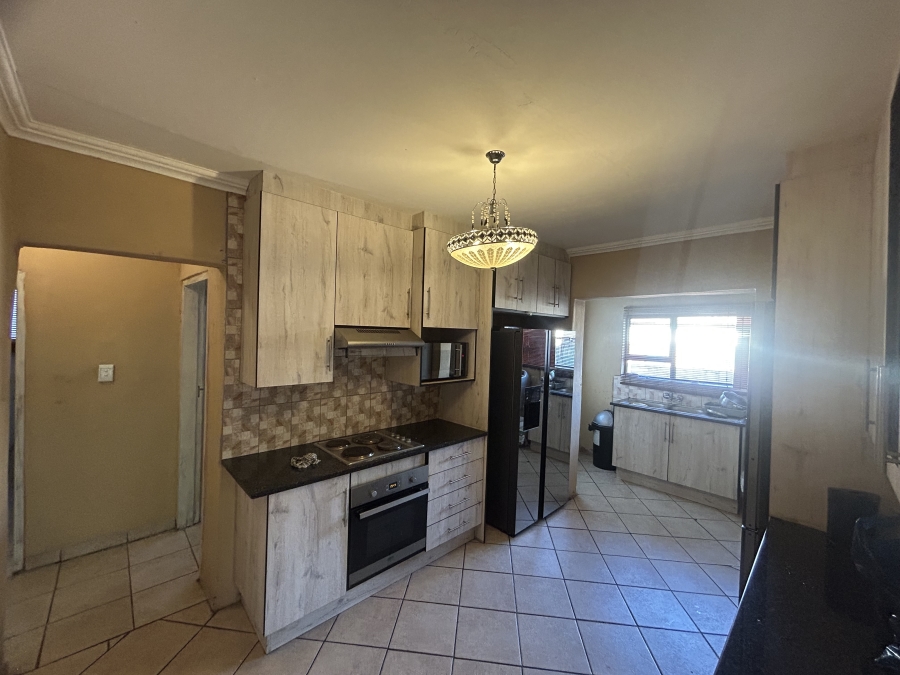 5 Bedroom Property for Sale in Soshanguve L Gauteng
