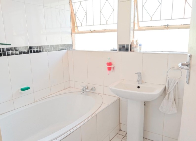 3 Bedroom Property for Sale in Ridgeway Gauteng