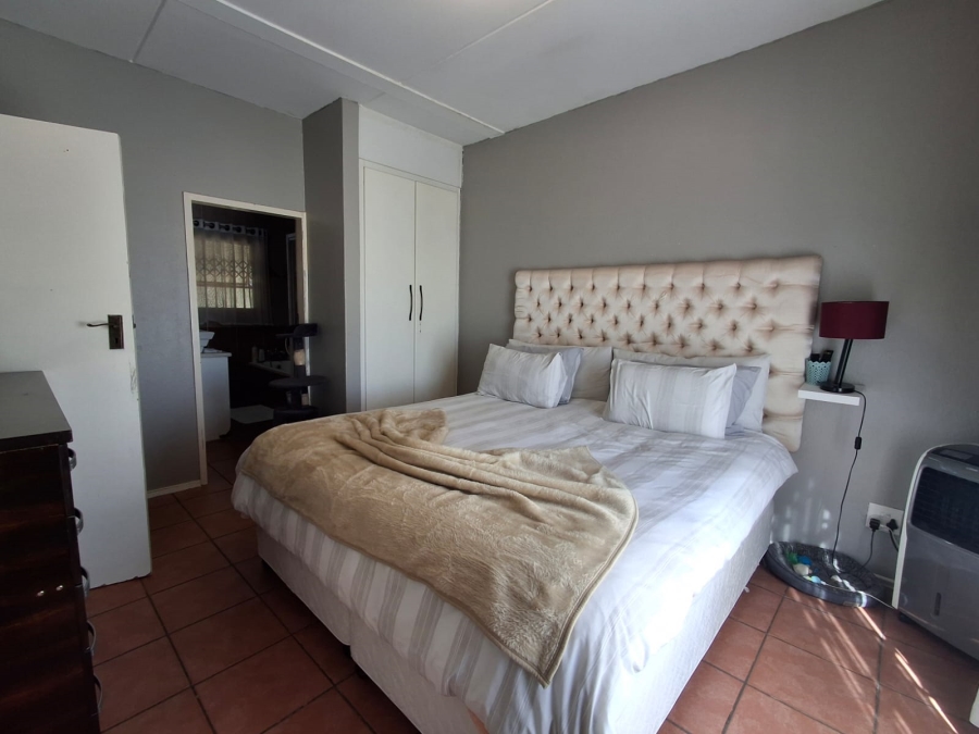 3 Bedroom Property for Sale in Sunnyrock Gauteng