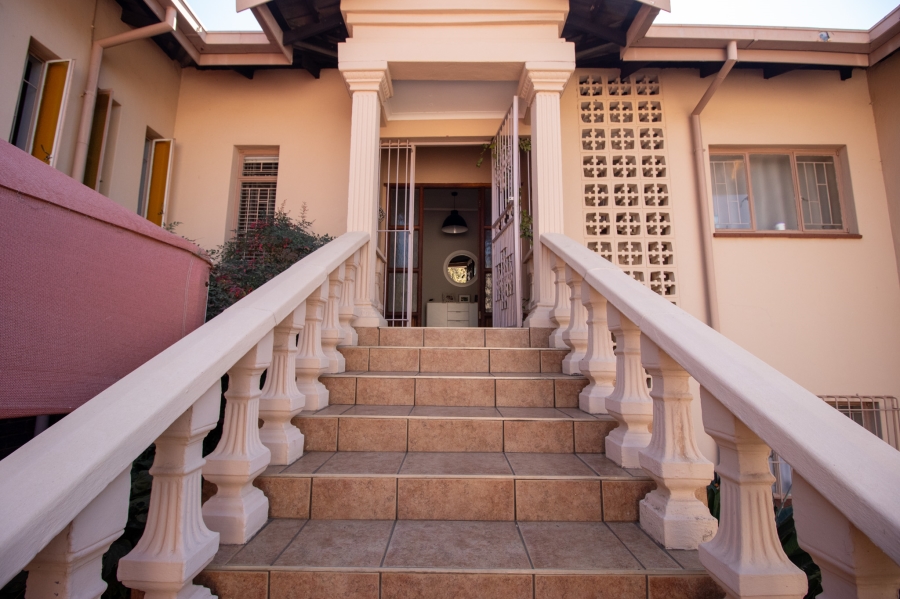 5 Bedroom Property for Sale in Zwartkop Gauteng