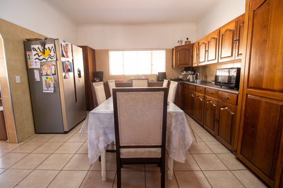 5 Bedroom Property for Sale in Zwartkop Gauteng