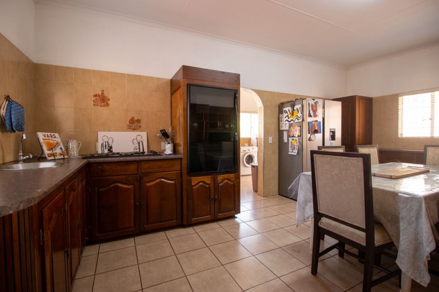 5 Bedroom Property for Sale in Zwartkop Gauteng