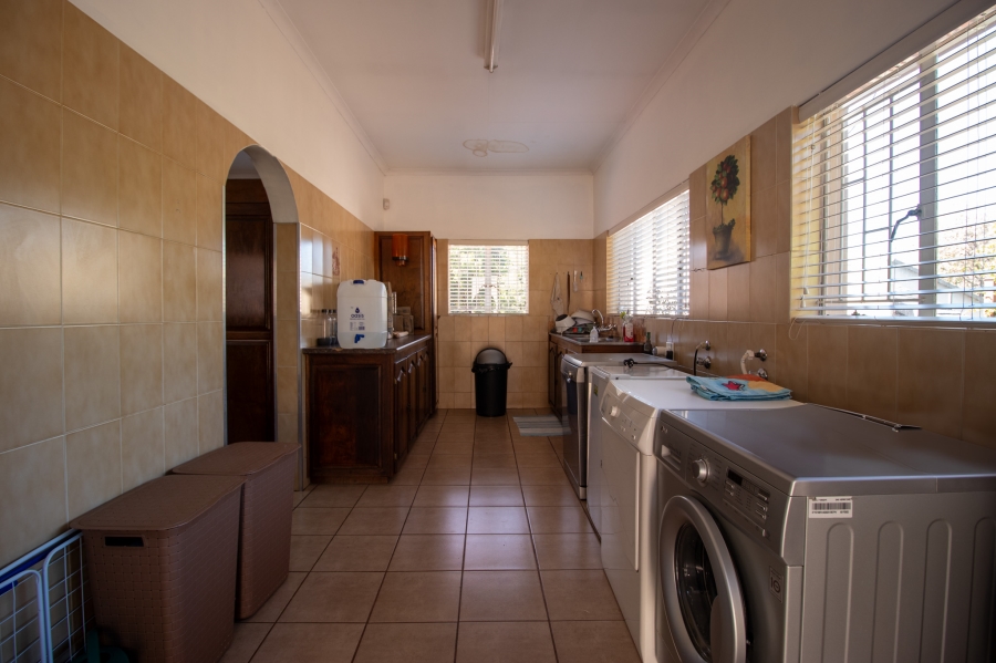 5 Bedroom Property for Sale in Zwartkop Gauteng