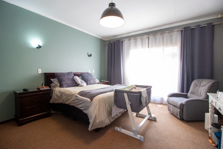 5 Bedroom Property for Sale in Zwartkop Gauteng