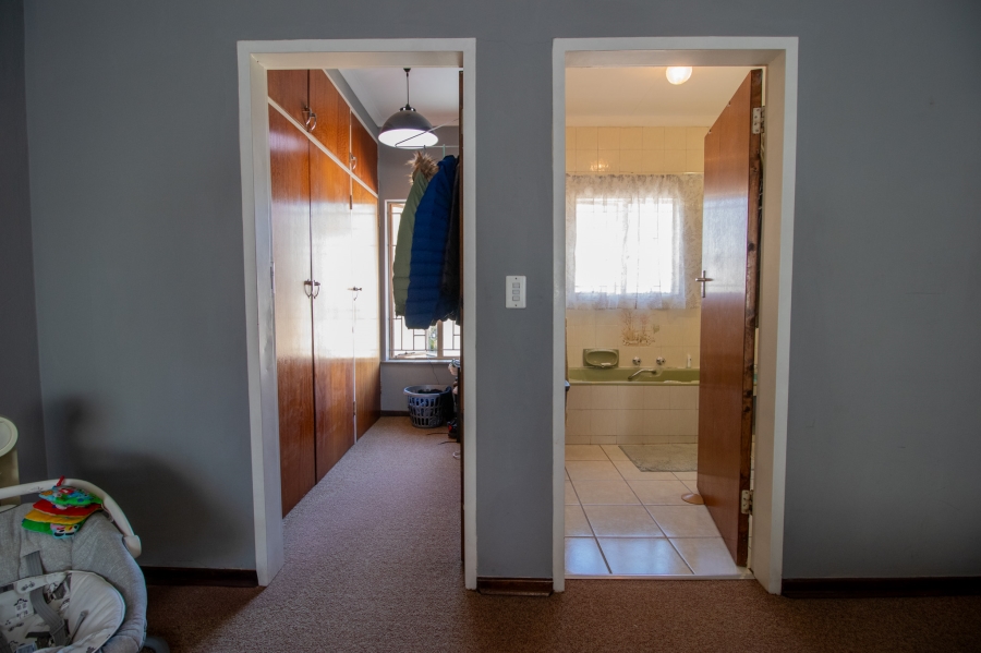5 Bedroom Property for Sale in Zwartkop Gauteng