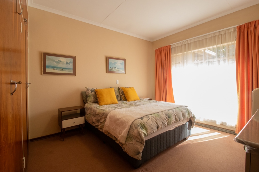 5 Bedroom Property for Sale in Zwartkop Gauteng