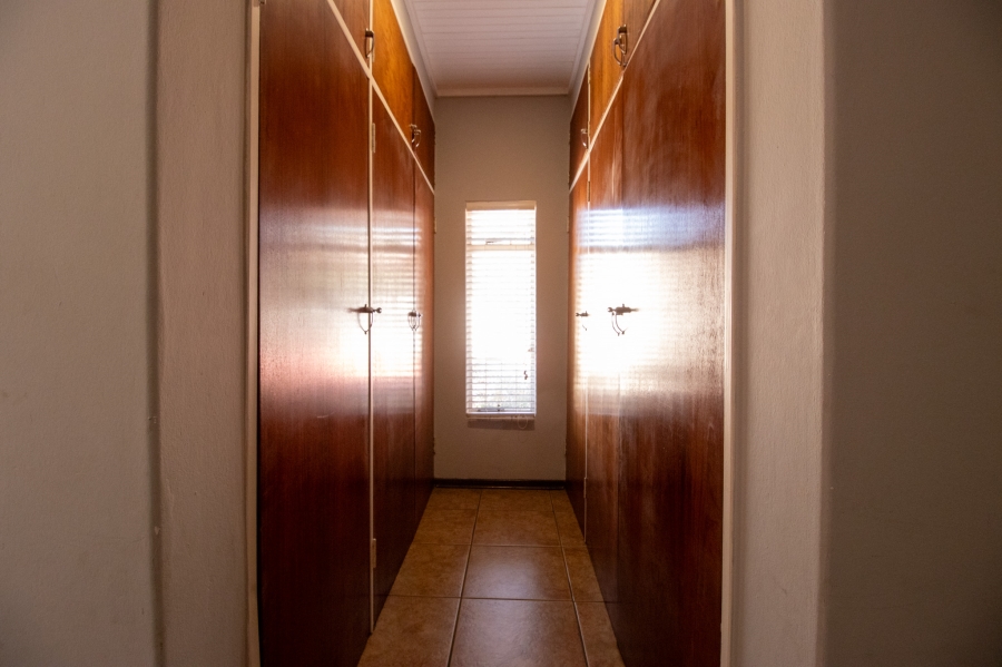 5 Bedroom Property for Sale in Zwartkop Gauteng
