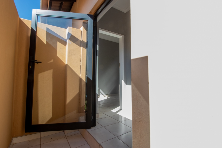 5 Bedroom Property for Sale in Zwartkop Gauteng