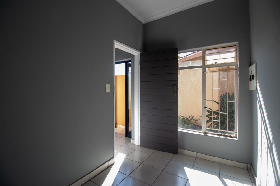 5 Bedroom Property for Sale in Zwartkop Gauteng