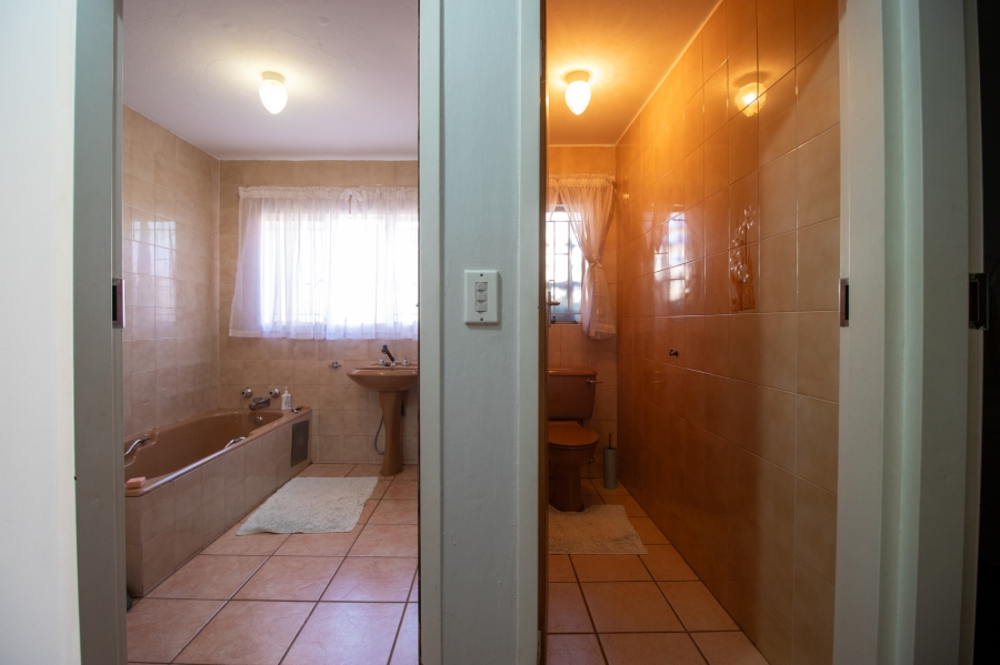 5 Bedroom Property for Sale in Zwartkop Gauteng