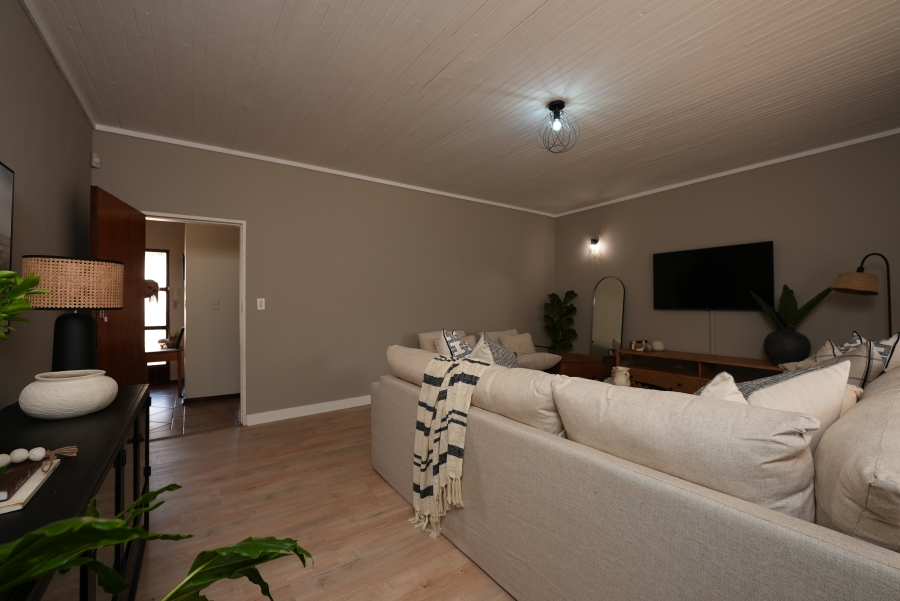 5 Bedroom Property for Sale in Zwartkop Gauteng