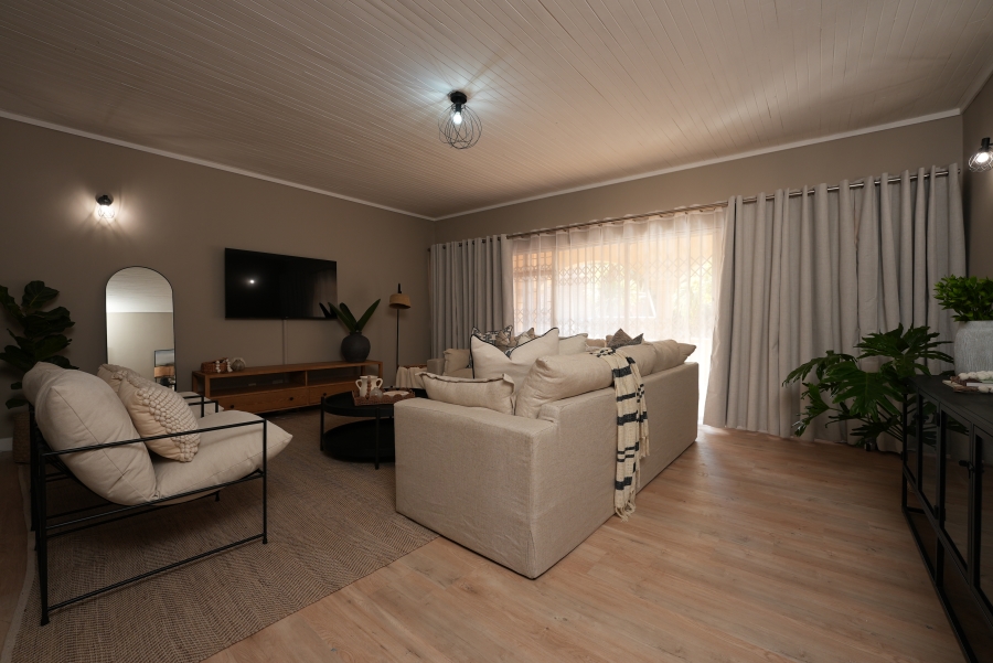 5 Bedroom Property for Sale in Zwartkop Gauteng