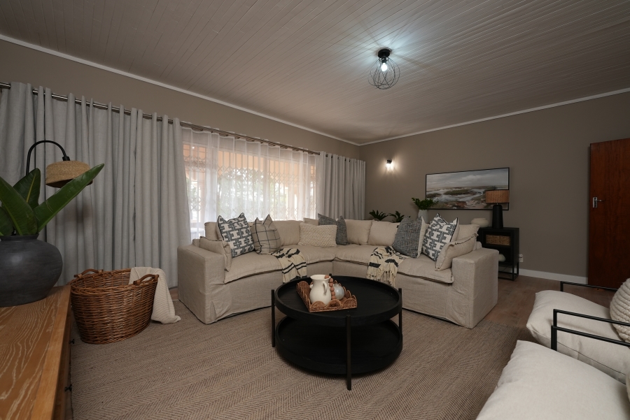 5 Bedroom Property for Sale in Zwartkop Gauteng