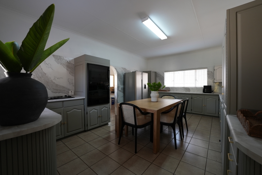 5 Bedroom Property for Sale in Zwartkop Gauteng