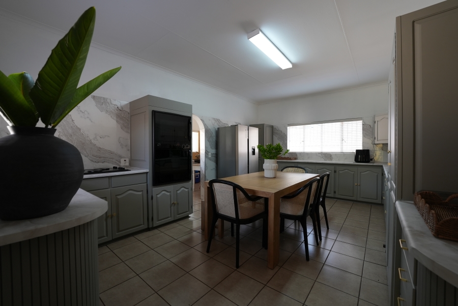 5 Bedroom Property for Sale in Zwartkop Gauteng