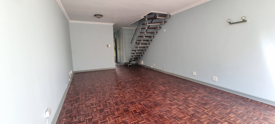 To Let 2 Bedroom Property for Rent in Essexwold Gauteng