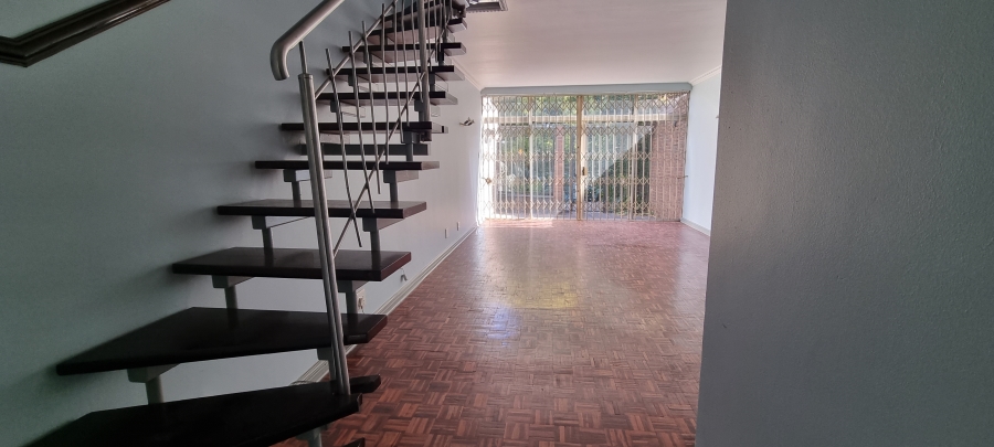 To Let 2 Bedroom Property for Rent in Essexwold Gauteng