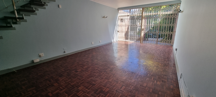 To Let 2 Bedroom Property for Rent in Essexwold Gauteng