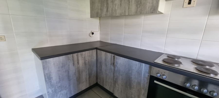 To Let 2 Bedroom Property for Rent in Essexwold Gauteng