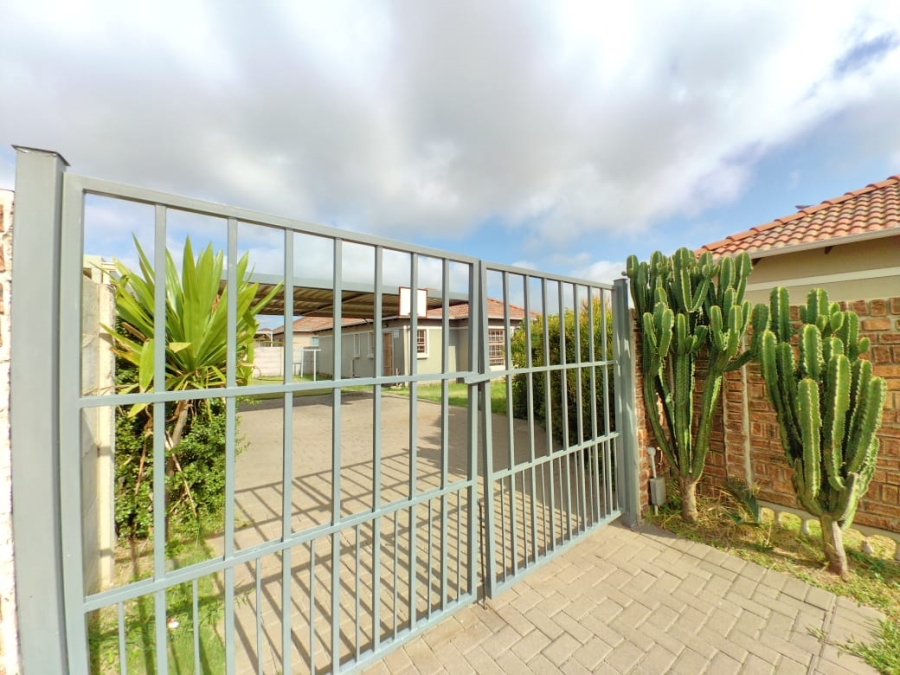 To Let 3 Bedroom Property for Rent in Andeon Gauteng