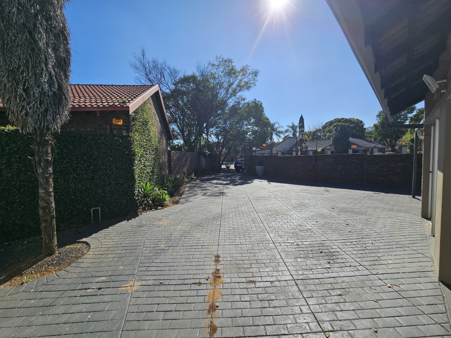 To Let commercial Property for Rent in Zwartkop Gauteng