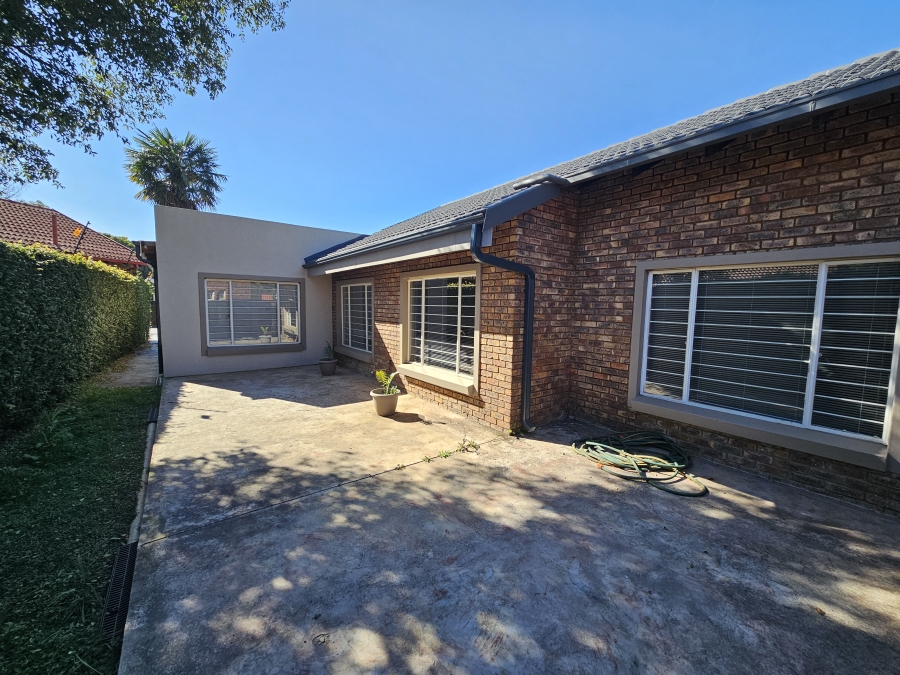 To Let commercial Property for Rent in Zwartkop Gauteng