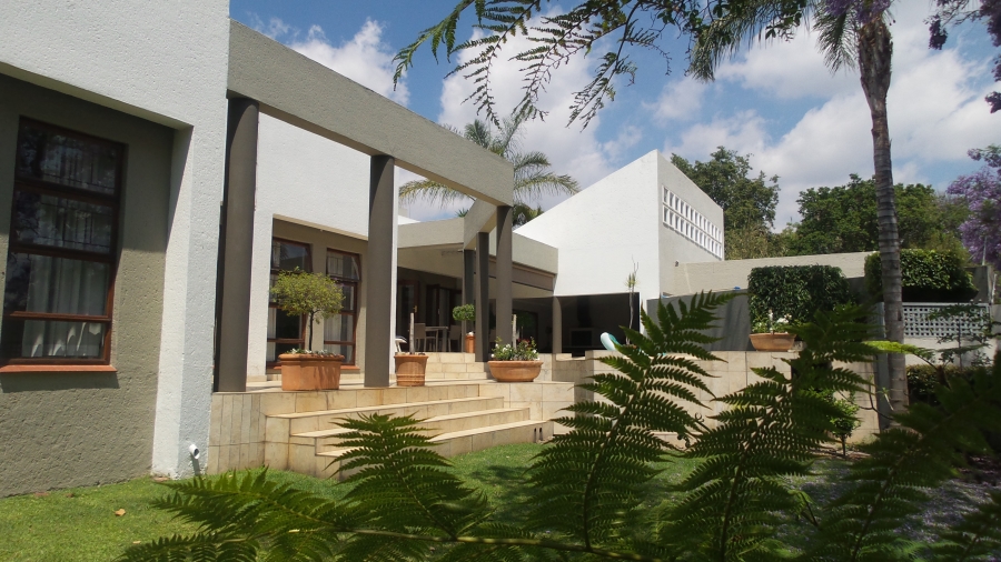To Let 4 Bedroom Property for Rent in Waterkloof Gauteng