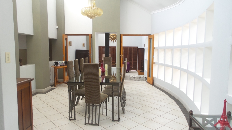 To Let 4 Bedroom Property for Rent in Waterkloof Gauteng