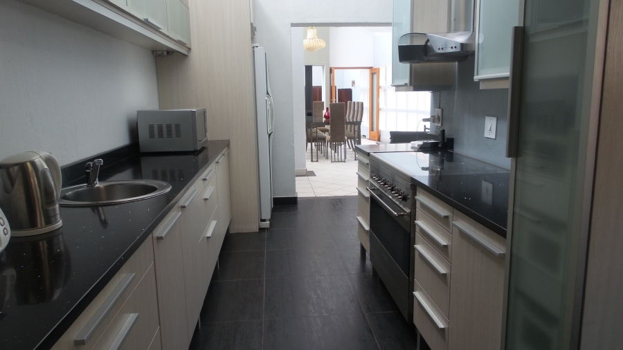 To Let 4 Bedroom Property for Rent in Waterkloof Gauteng