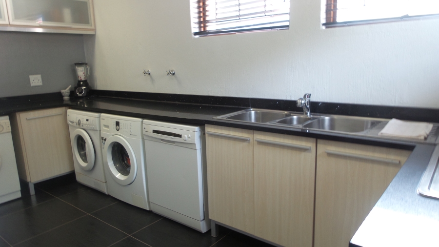 To Let 4 Bedroom Property for Rent in Waterkloof Gauteng