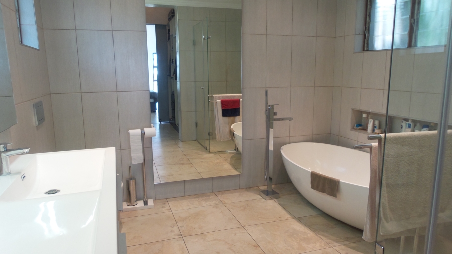 To Let 4 Bedroom Property for Rent in Waterkloof Gauteng