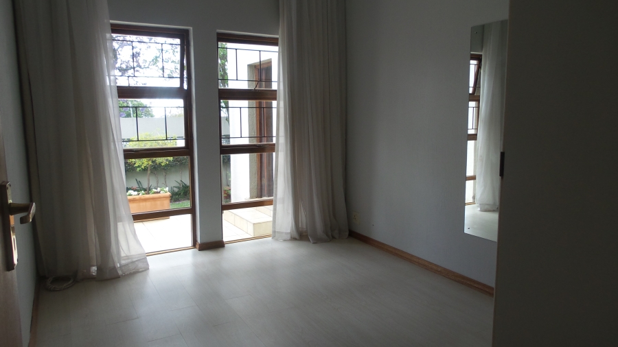 To Let 4 Bedroom Property for Rent in Waterkloof Gauteng