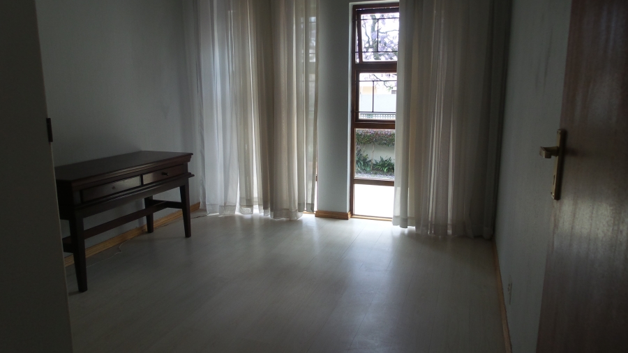To Let 4 Bedroom Property for Rent in Waterkloof Gauteng