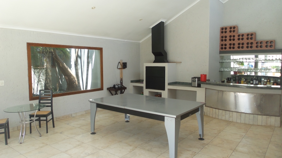 To Let 4 Bedroom Property for Rent in Waterkloof Gauteng
