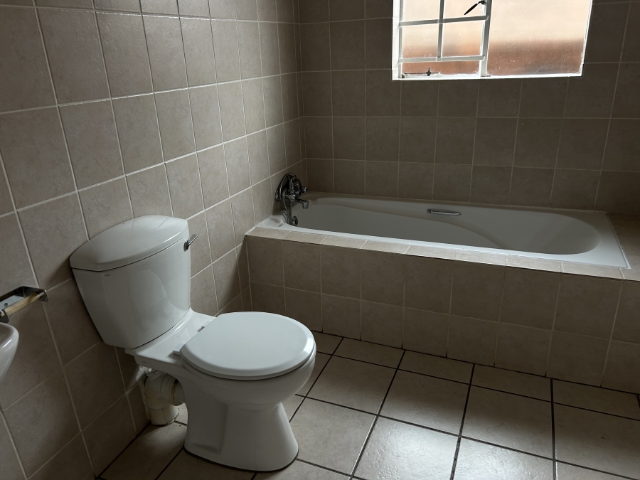 To Let 2 Bedroom Property for Rent in Weltevreden Park Gauteng