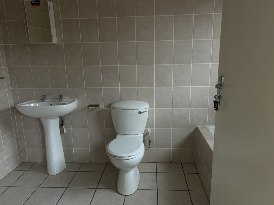 To Let 2 Bedroom Property for Rent in Weltevreden Park Gauteng