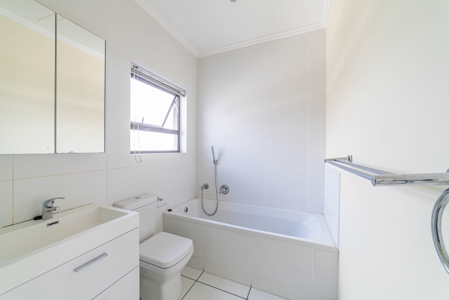 To Let 1 Bedroom Property for Rent in Fourways Gauteng
