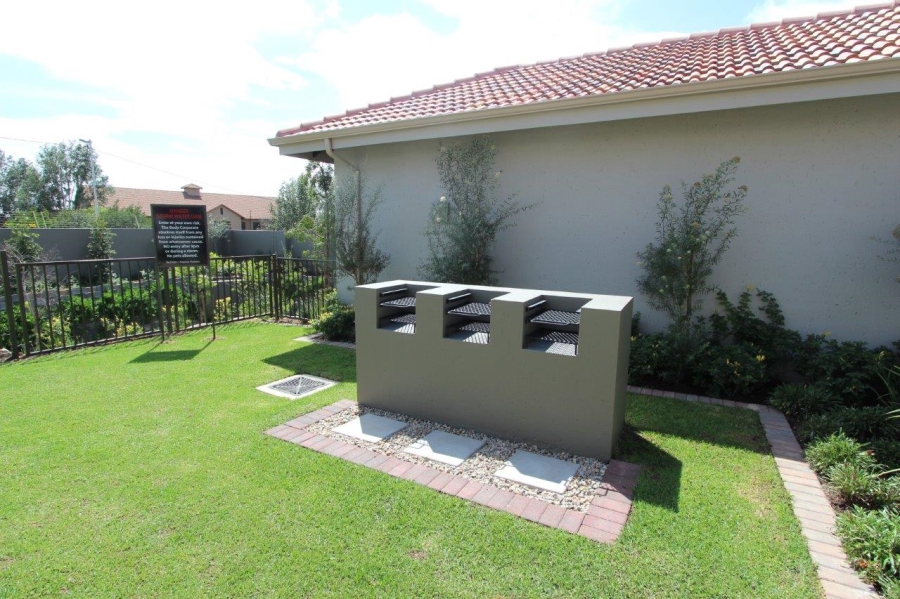 To Let 1 Bedroom Property for Rent in Fourways Gauteng