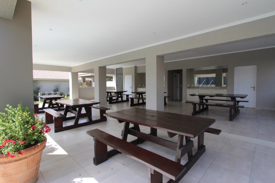 To Let 1 Bedroom Property for Rent in Fourways Gauteng