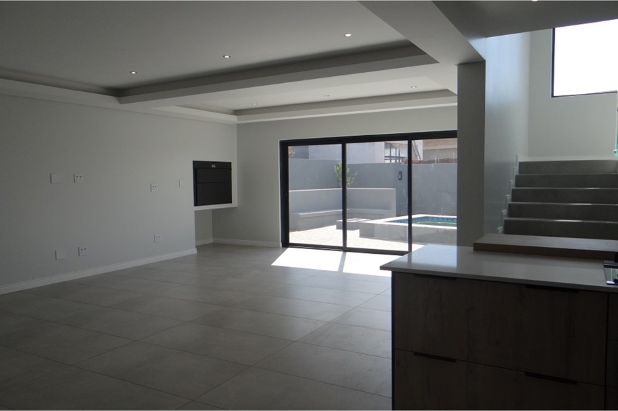 4 Bedroom Property for Sale in Clayville Gauteng