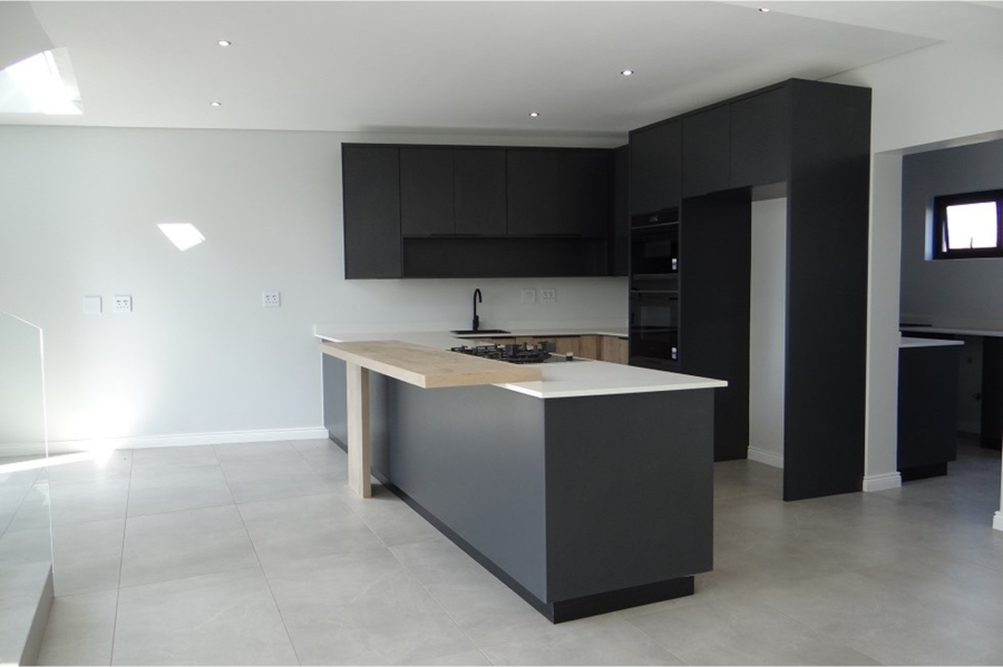 4 Bedroom Property for Sale in Clayville Gauteng